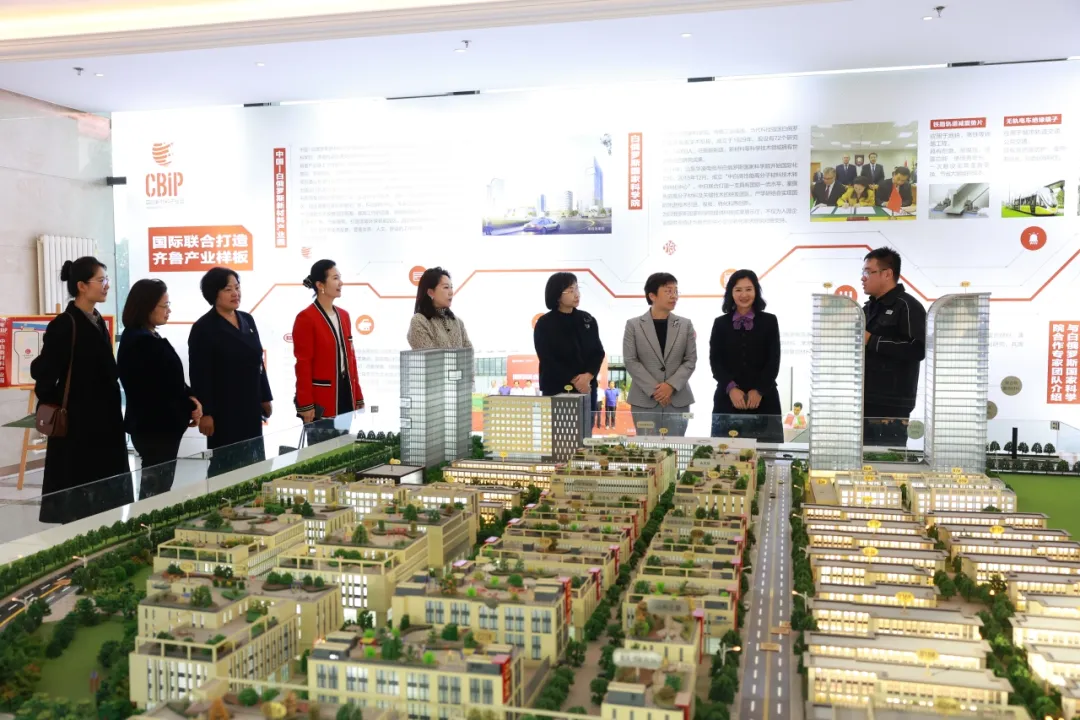 ɽ��ʡŮ��ҵ��Э��ѧϰ�᳹ϰ��ƽ�������Ҫ��������ȫ����ʵ�й���Ůʮ������龫����̸���ٿ�