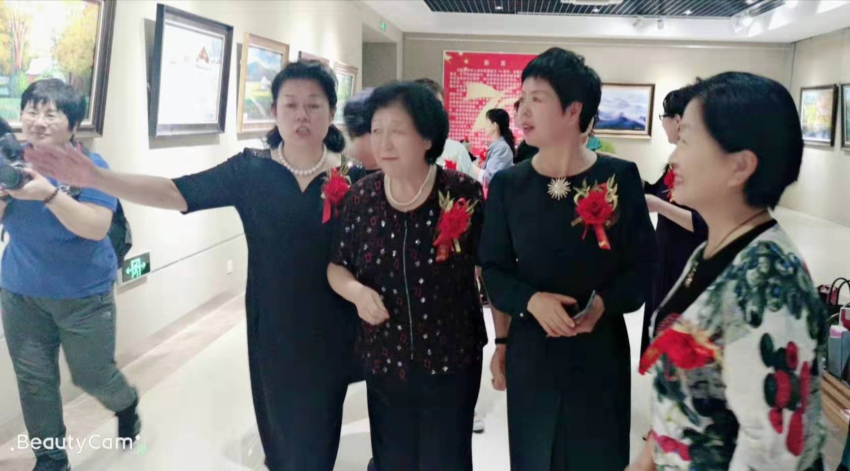 为庆祝中华人民共和国成立70周年首届书画摄影展在济南举办